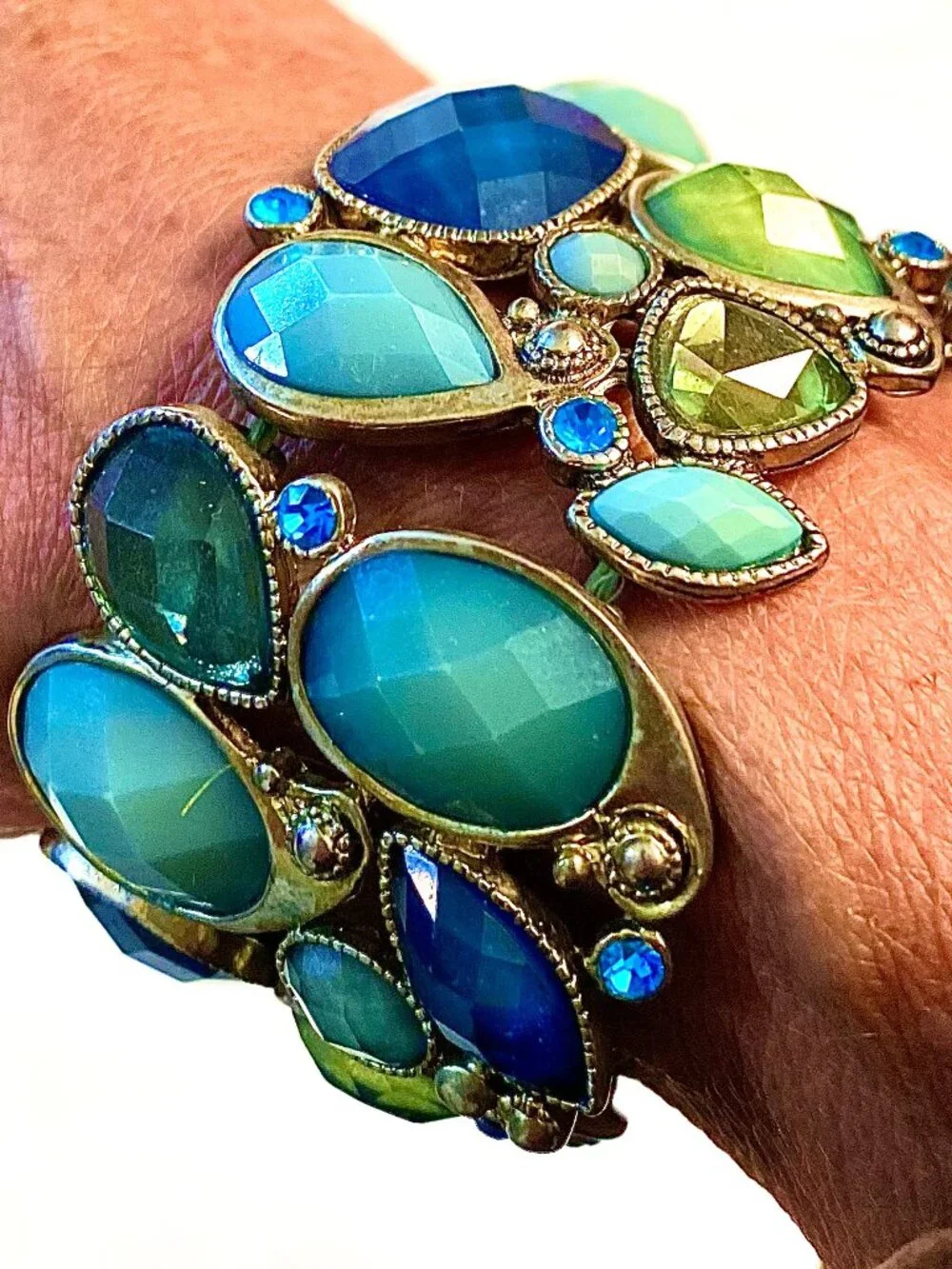 Stretchable Rhinestone Bracelet in individual settings